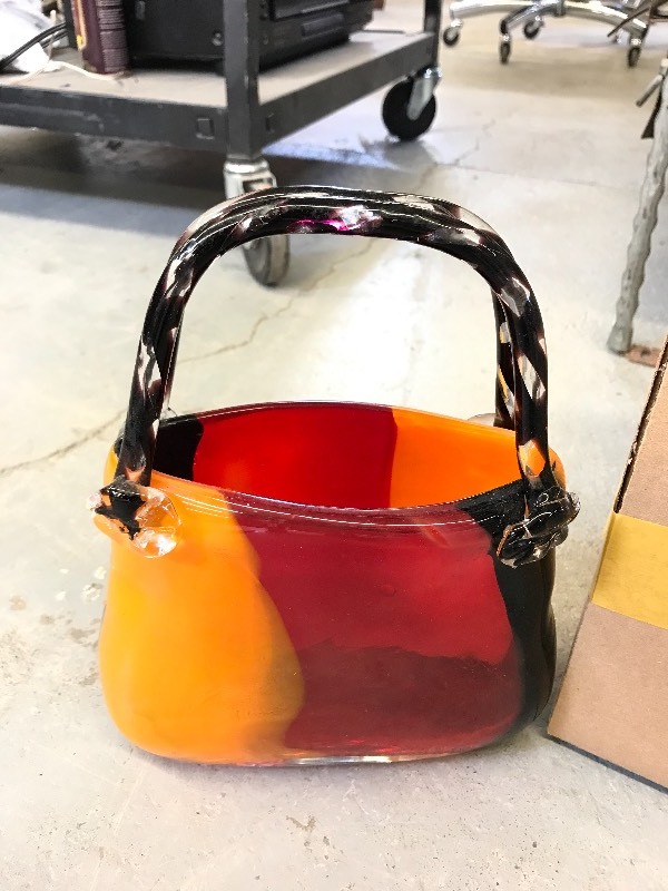 lot 274 image: ART GLASS PURSE
