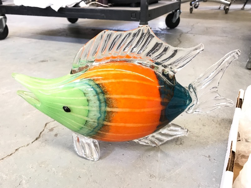 lot 277 image: ART GLASS FISH