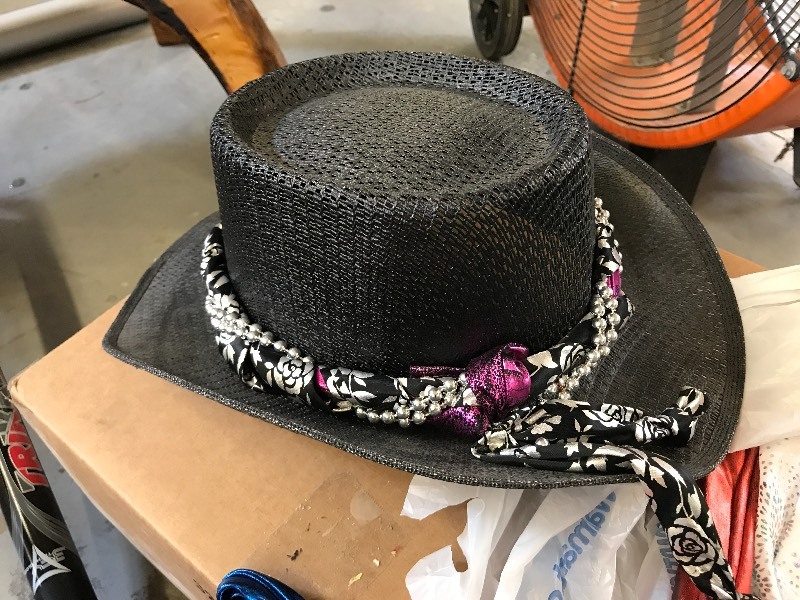 lot 284 image: WOVEN HAT
