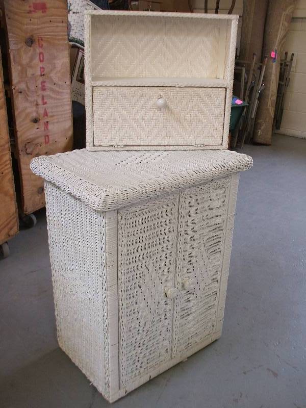 lot 220 image: WHITE WICKER ACCESSORIES