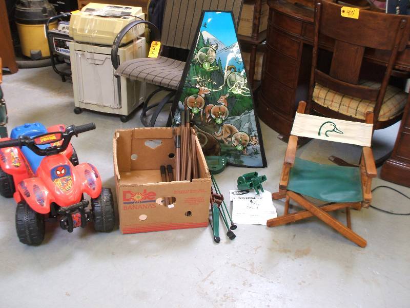 lot 221 image: KIDS STUFF