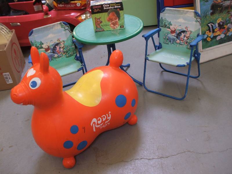 lot 223 image: KIDS STUFF