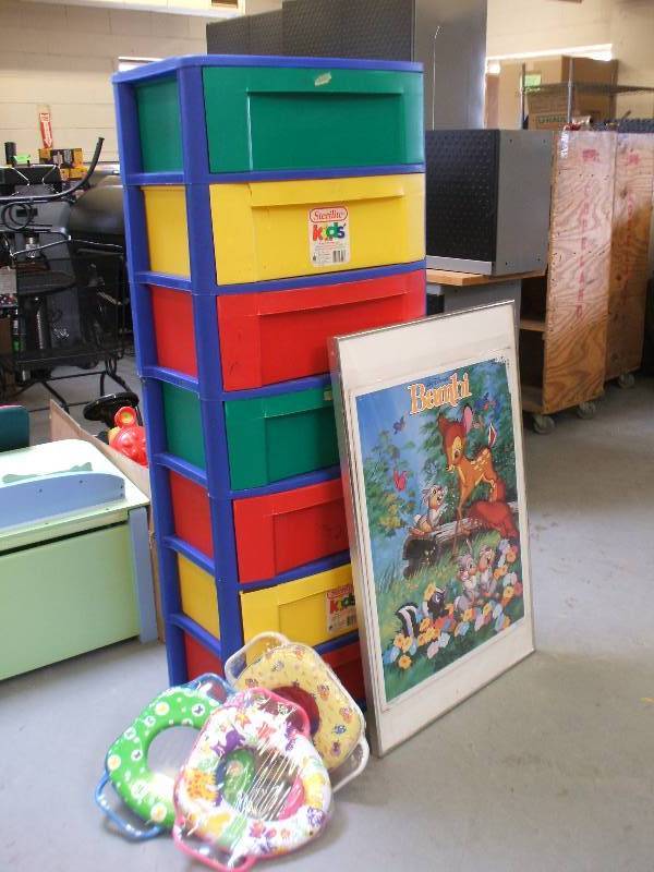 lot 224 image: KIDS STUFF