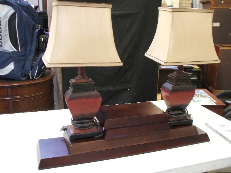 lot 237 image: HOME DECOR