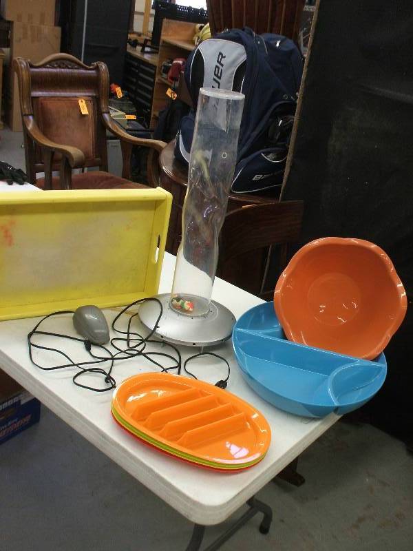 lot 244 image: PLASTIC ACQUARIUM AND SERVINGWARE