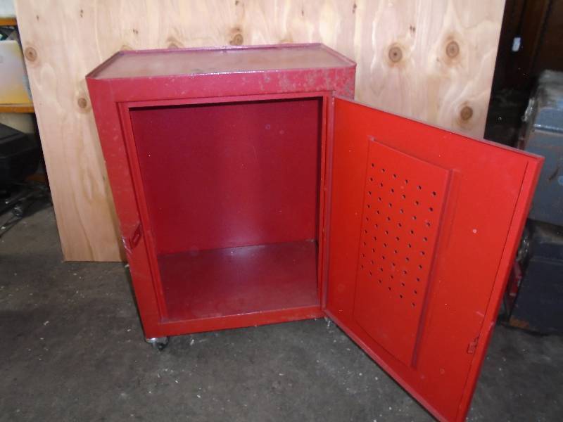Tool Cabinet on wheels