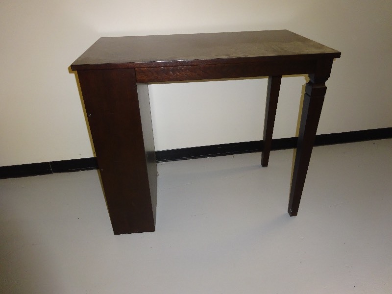lot 5 image: Wood Desk