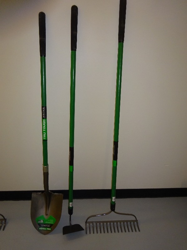 lot 10 image: Tru Tough Garden Tools