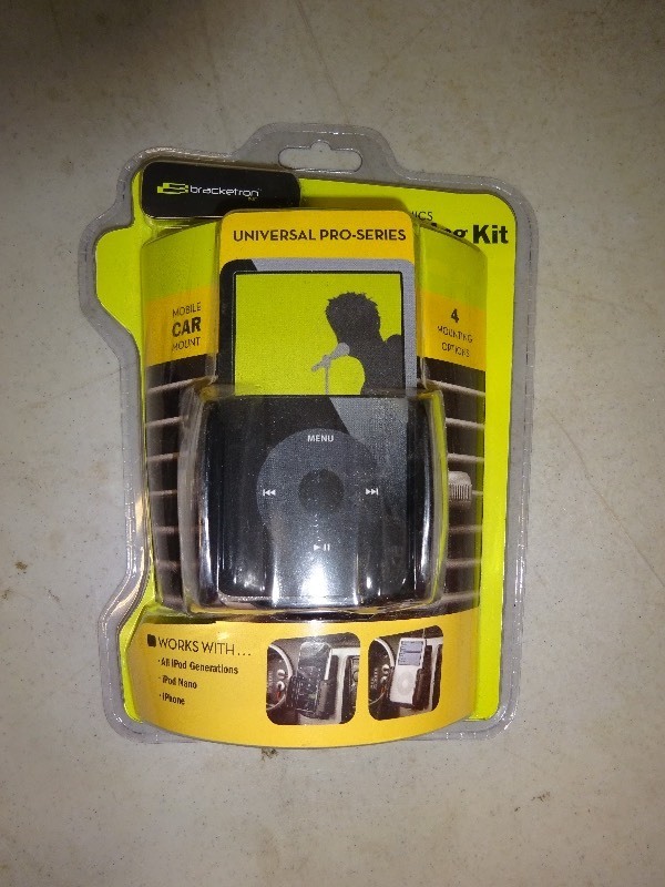 lot 12 image: IPod Docking Kit Car Mounts