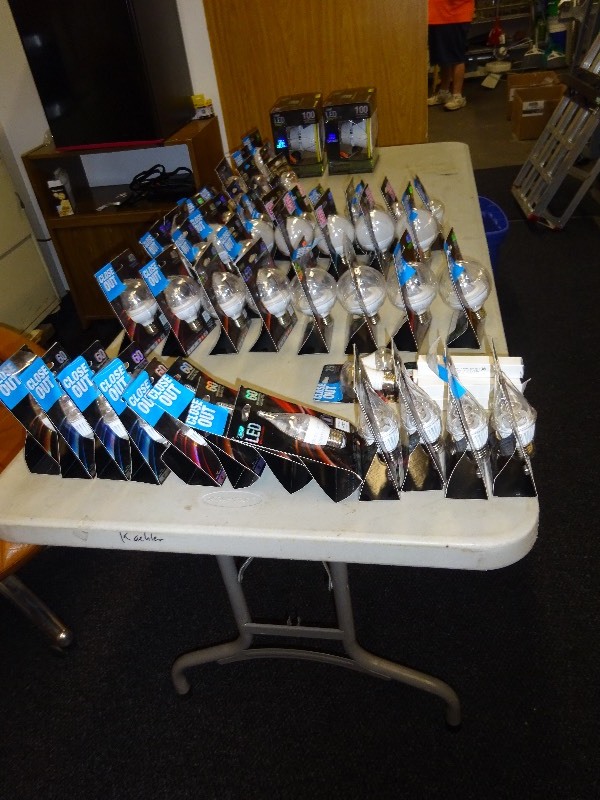 lot 14 image: Variety of led light bulbs