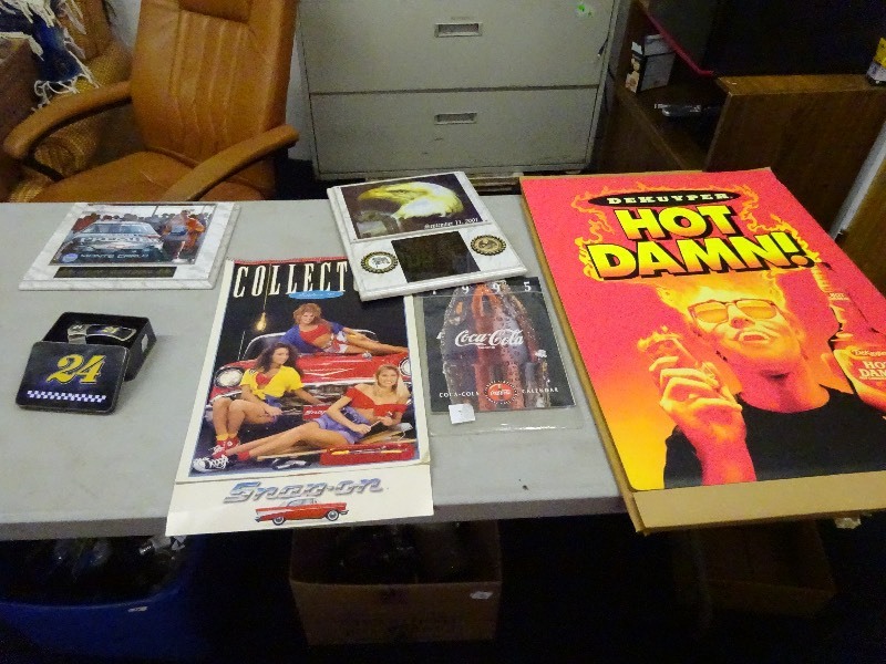 lot 22 image: Jeff Gordon Picture, Collectors Knife, 1992 Collectors Calendar Snap On