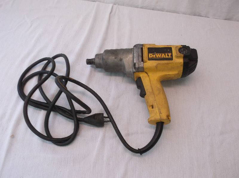 lot 23 image: DeWalt
