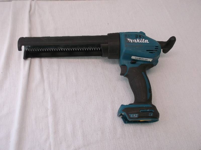 lot 26 image: Makita