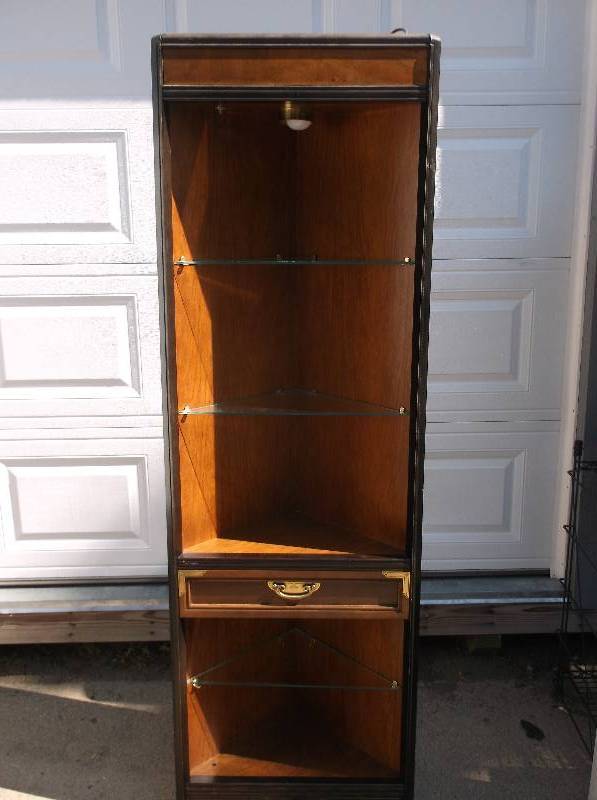 lot 73 image: Corner Shelf