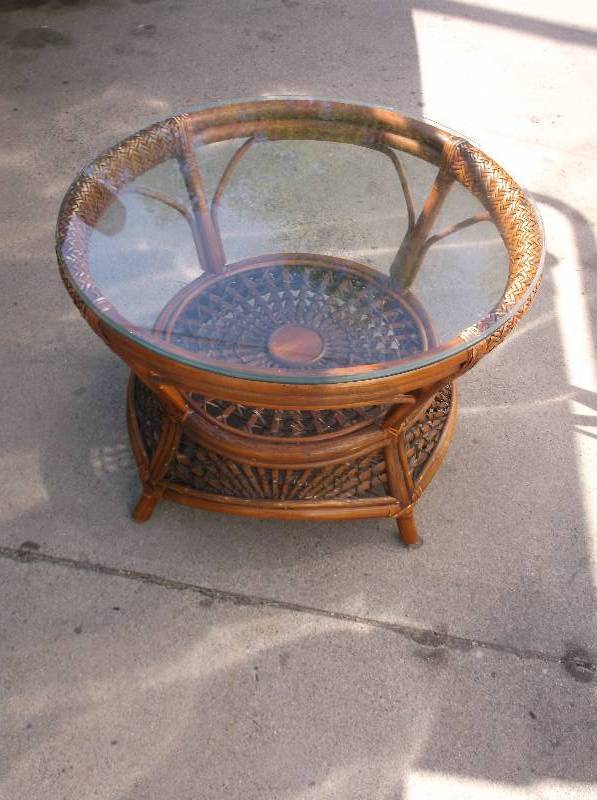 lot 74 image: Table