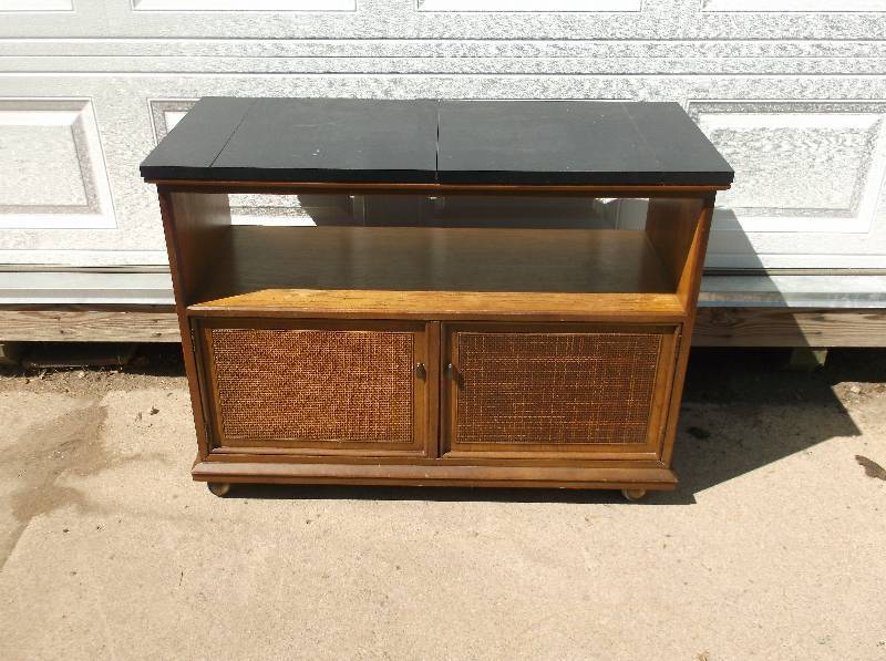 lot 76 image: TV Stand