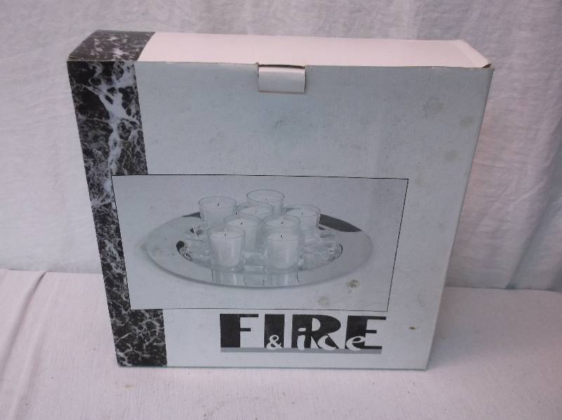 lot 82 image: Decor