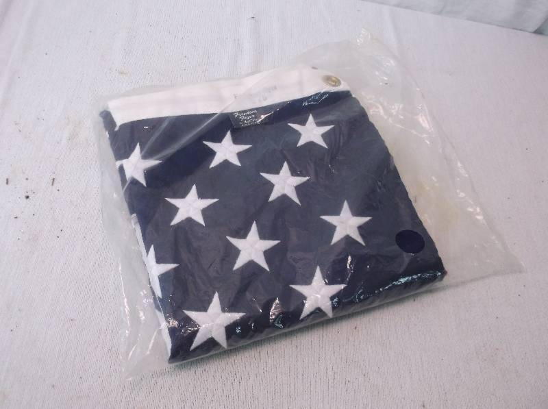 lot 87 image: American Flag