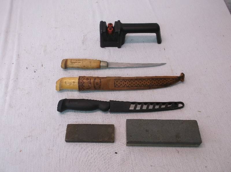 lot 88 image: Knifes