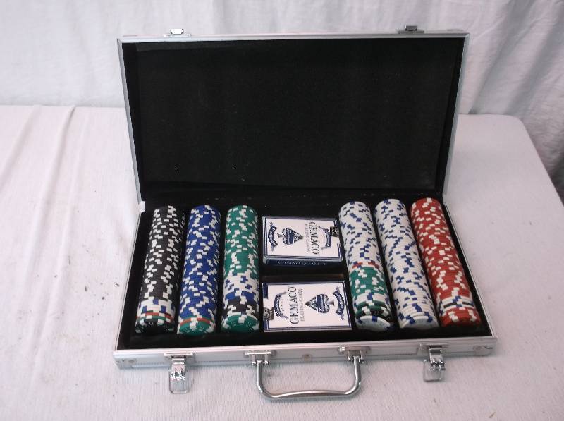 lot 90 image: Poker Chips