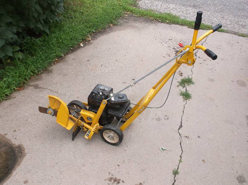 lot 121 image: Lawn Edger