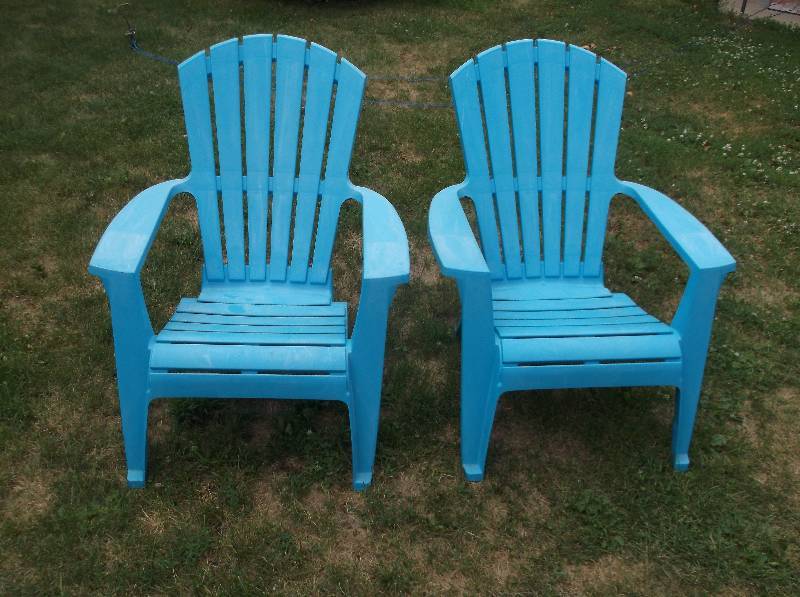 lot 124 image: Lawn Chairs