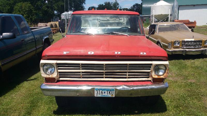 lot 2 image: 1968 Ford F250 Long Box Truck (See Video)