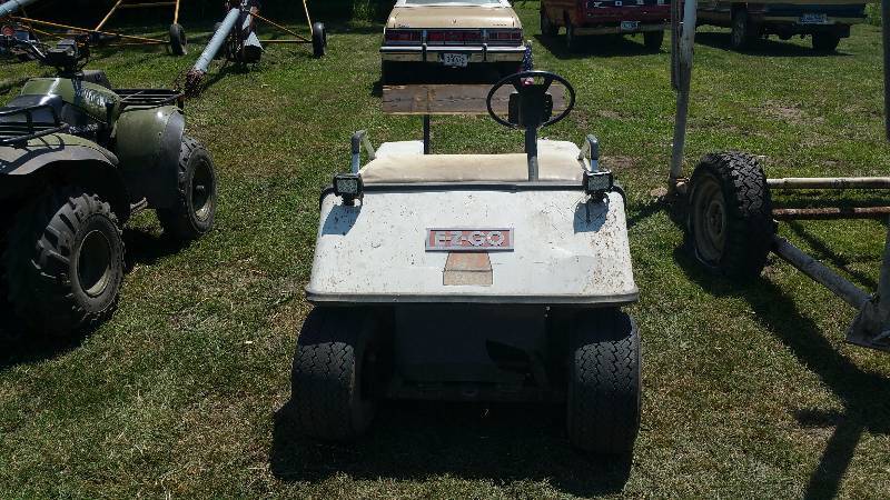 lot 6 image: EZ-GO Electric Golf Cart w Charger (See Video)