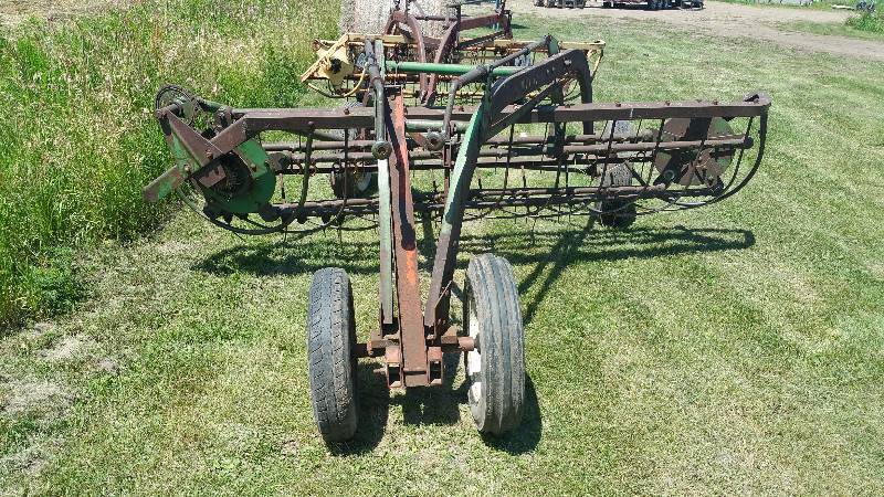 lot 9 image: Oliver 107 Hay Rake