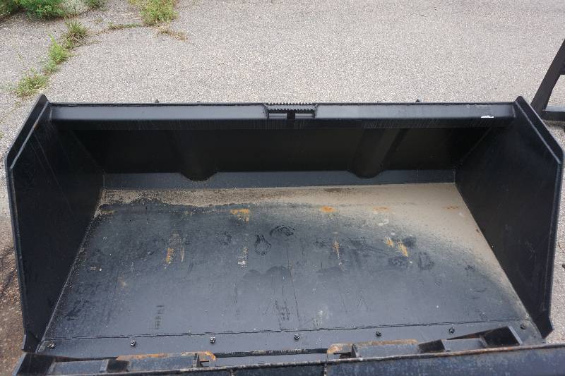 Universal Mount Bobcat Skid Loader Skid Steer 80 Material HandlingSnow Bucket