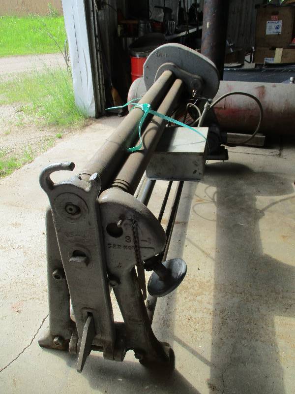 lot 3 image: Lowen Metal Rolling Machine