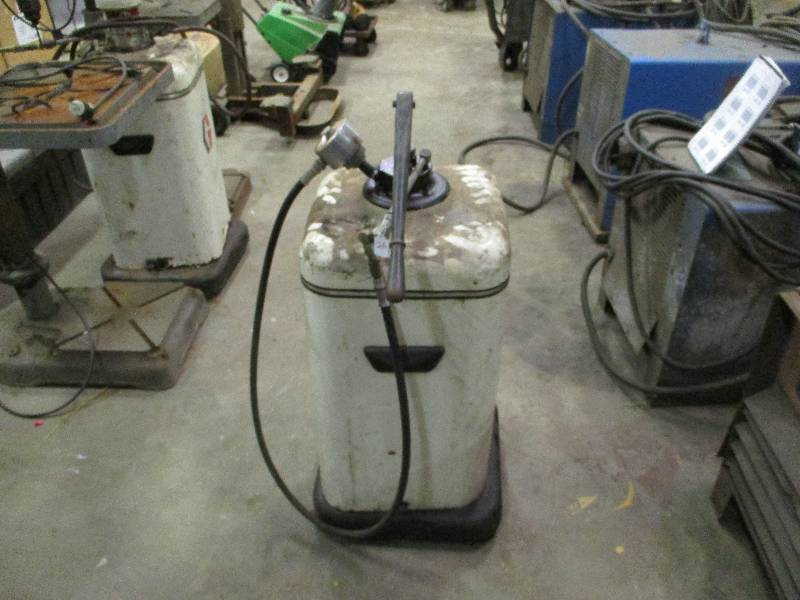 lot 26 image: Graco Hand Pump Oil Dispenser