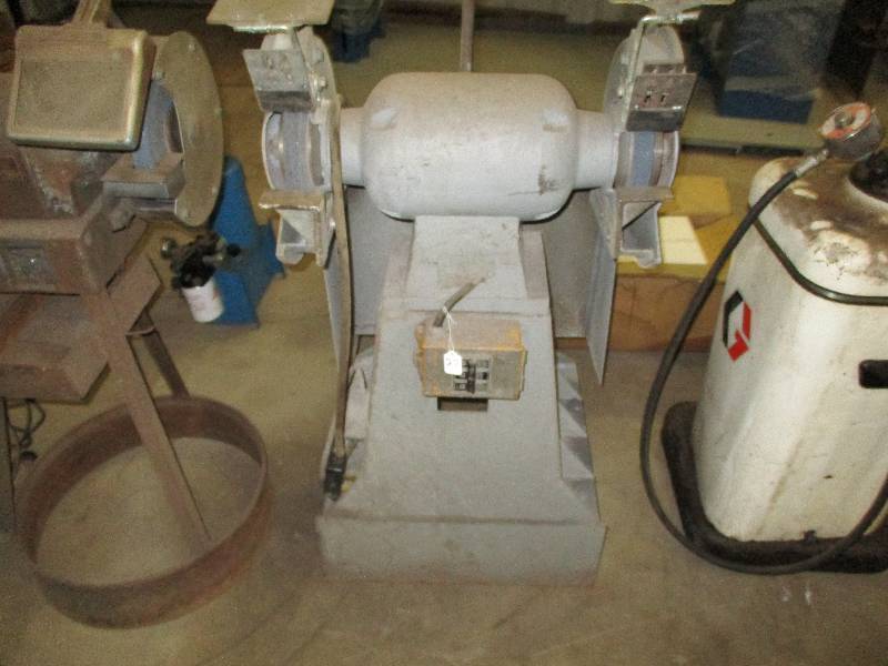 lot 27 image: Black and Decker Floor Stand Abrasive Grinder