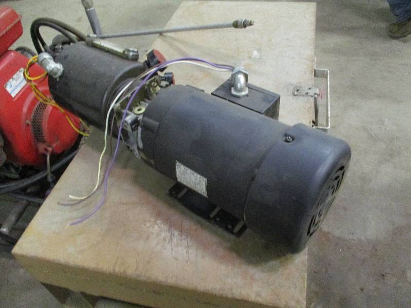 lot 30 image: Sunsource Hydraulic Pump