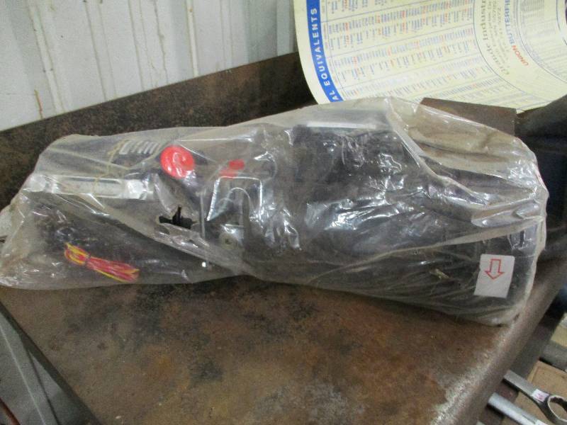 lot 32 image: Sunsource Hydraulic Pump