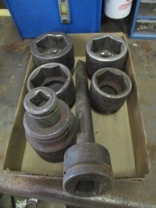 lot 45 image: 1 drive sockets