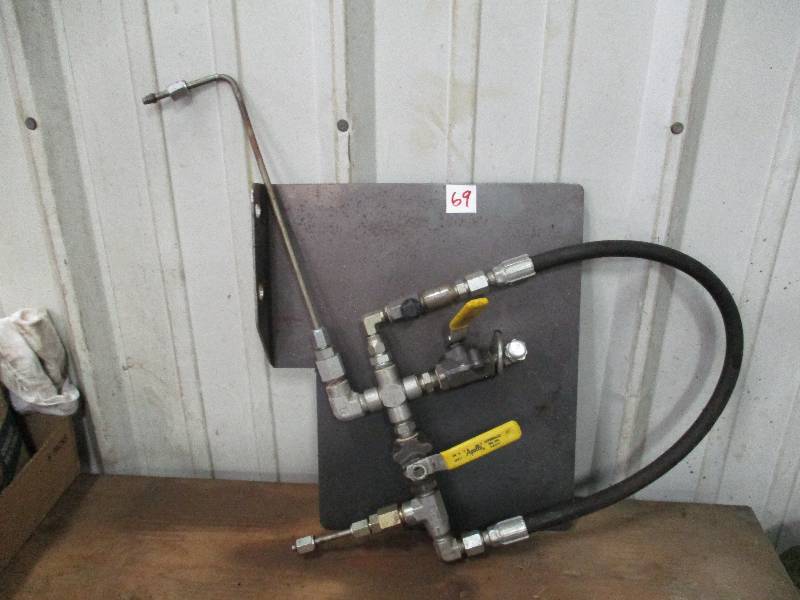 lot 69 image: Flow control valve assembly