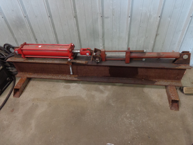 lot 86 image: Hydraulic Ram System