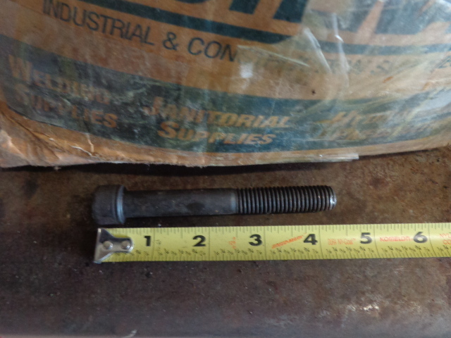 lot 102 image: Hex head bolts