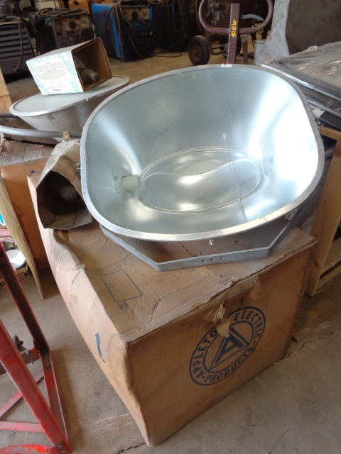 lot 106 image: Day Arc 1000 Flood Light