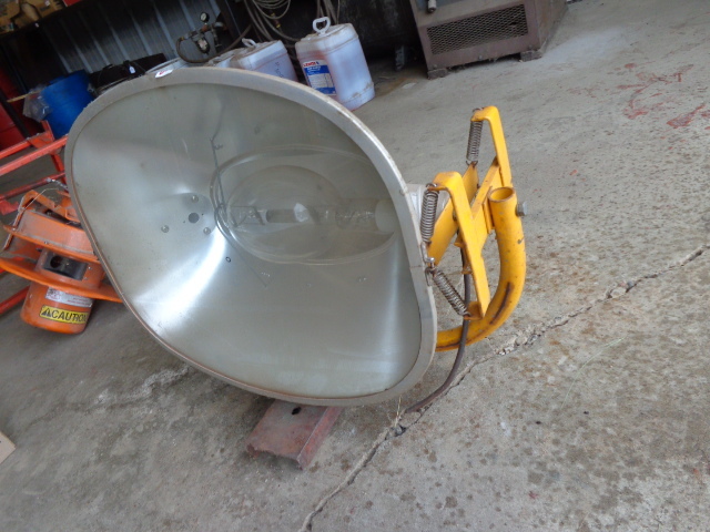 lot 109 image: Day Arc 1000 Flood Light