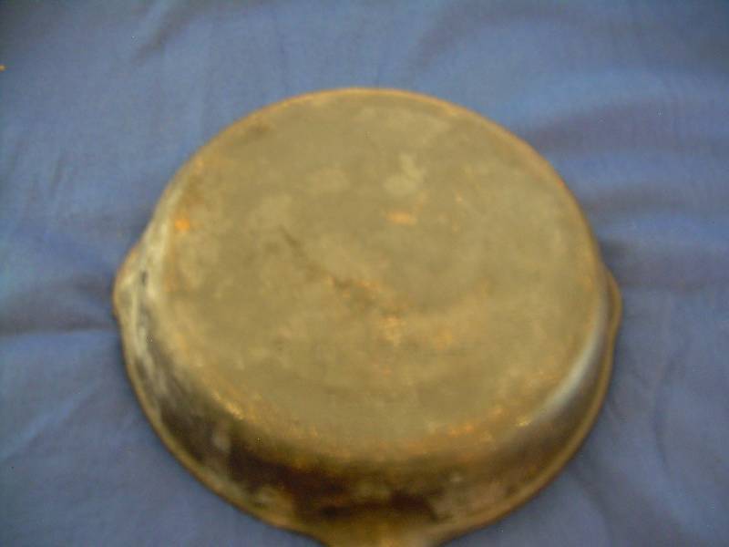 CAST IRON FRYING PAN