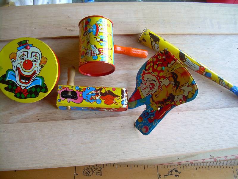 VINTAGE METAL TOYS