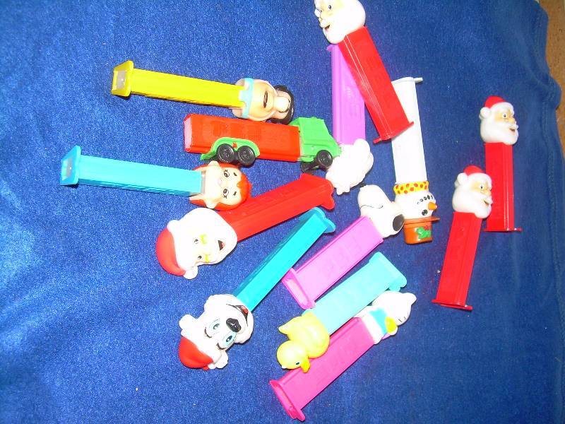 COLLECTIBLE PEZ DISPENCERS