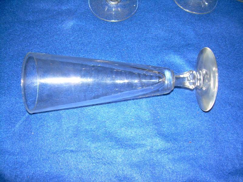 11 FLUTED WINE GLASSES