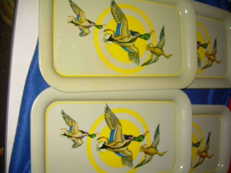 6 VINTAGE TRAYS