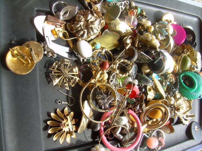 VINTAGE JEWLERY