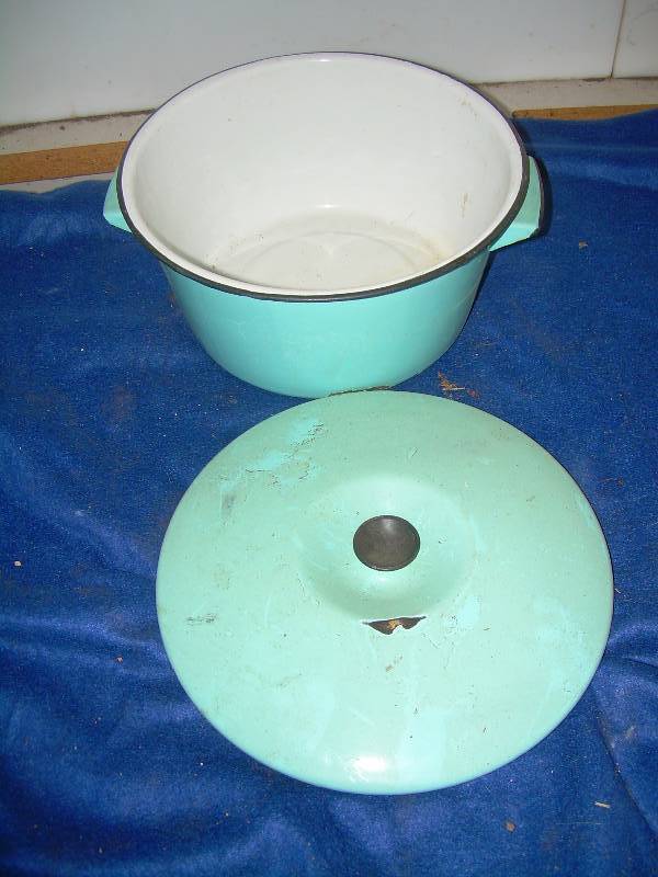 4 QUART ENAMEL POT
