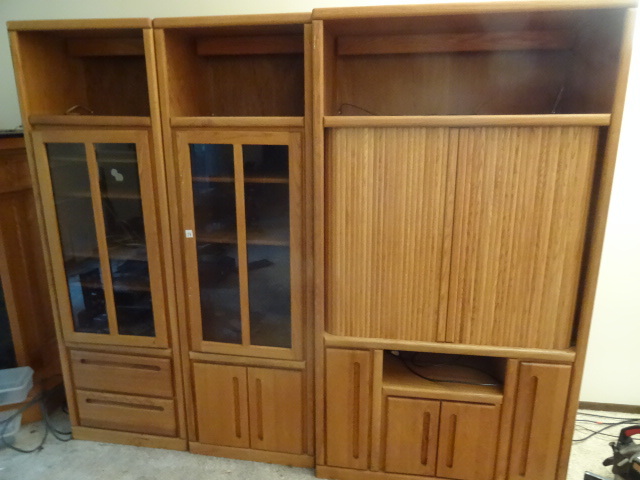 lot 13 image: 3 Piece Entertainment Center.