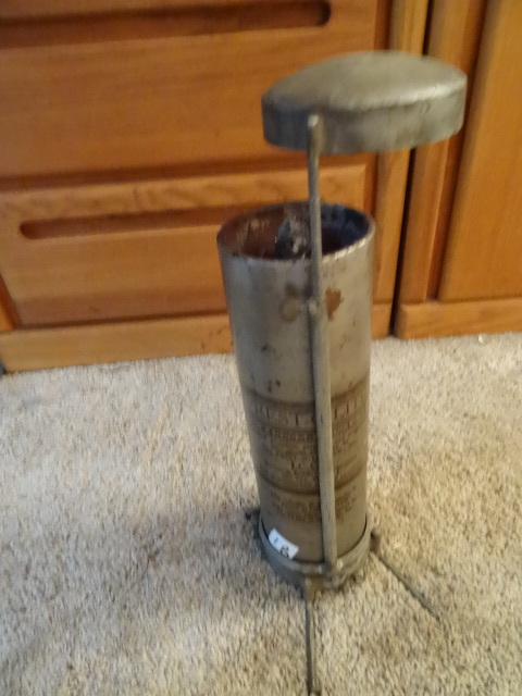 lot 18 image: Vintage Prest-D-Lite Acetylene Cyl